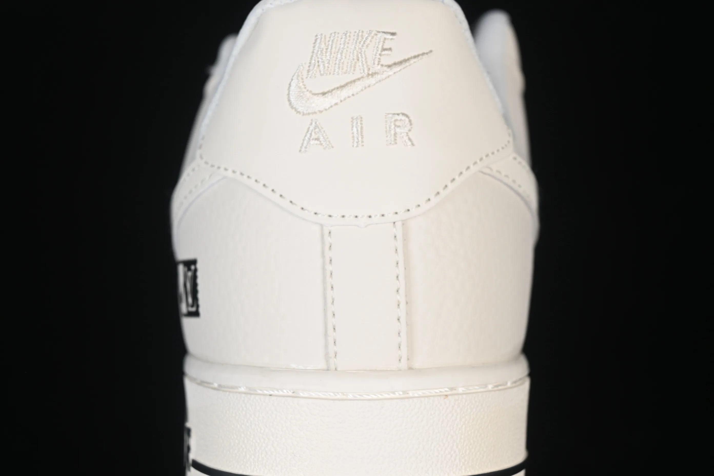 All categories Nk Air Force 1 Air Force series Nk Air Force 1 Low Air Force low top Nike Air Force 1'07 Low Classic presbyopic black stitching Air Force 1 low top casual sneakers DF0188-137